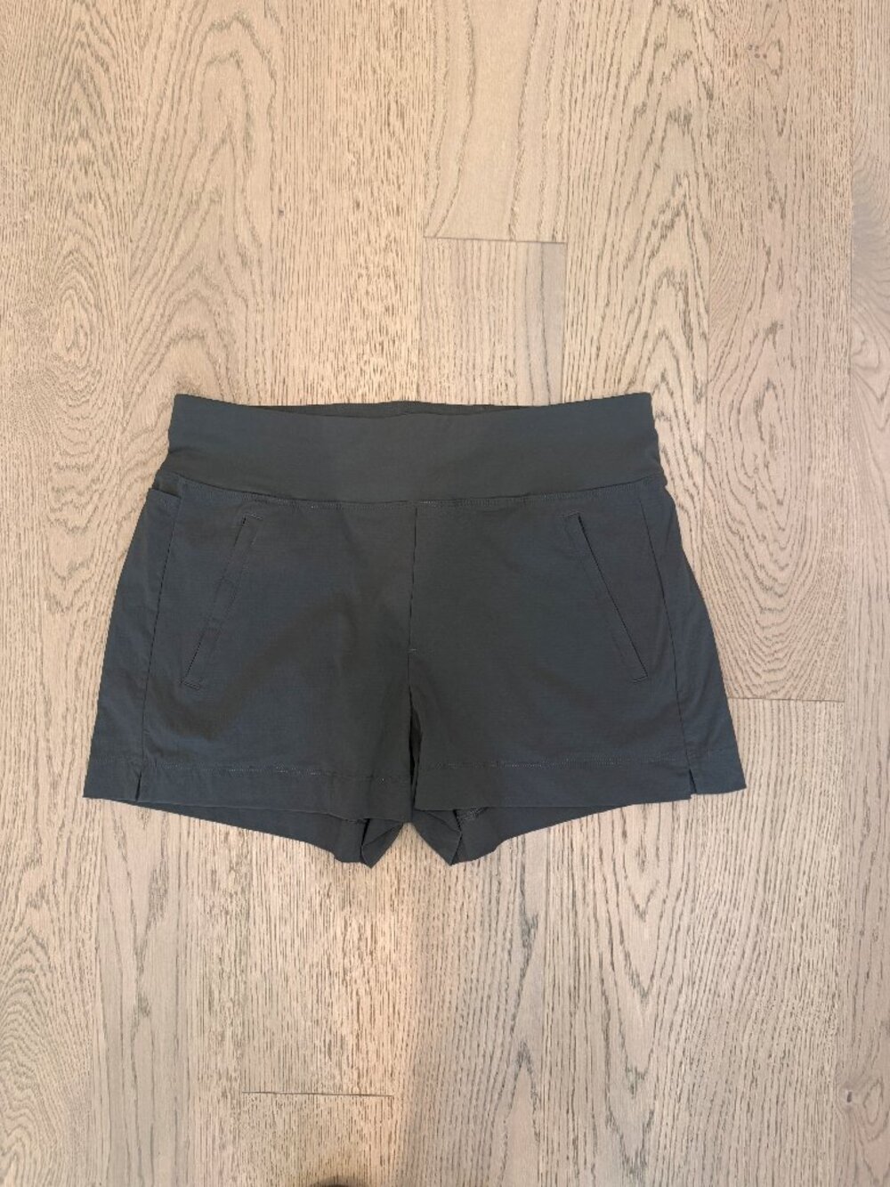 Athleta Trekkie North Short | Size 12 | Olive Green | Ripstop | VGUC